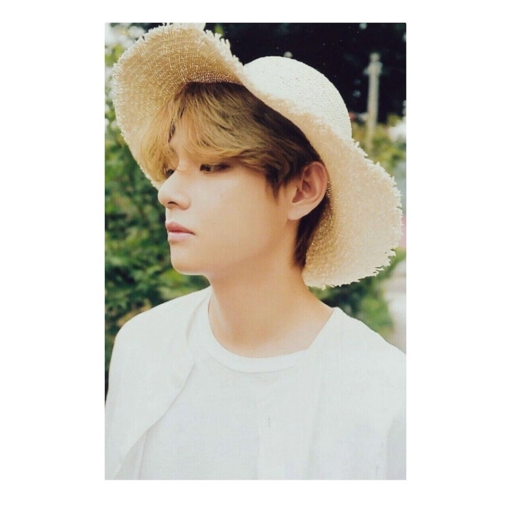 BTS 2021 SEASON'S GREETING V TAEHYUNG PHOTO - BRAND NEW